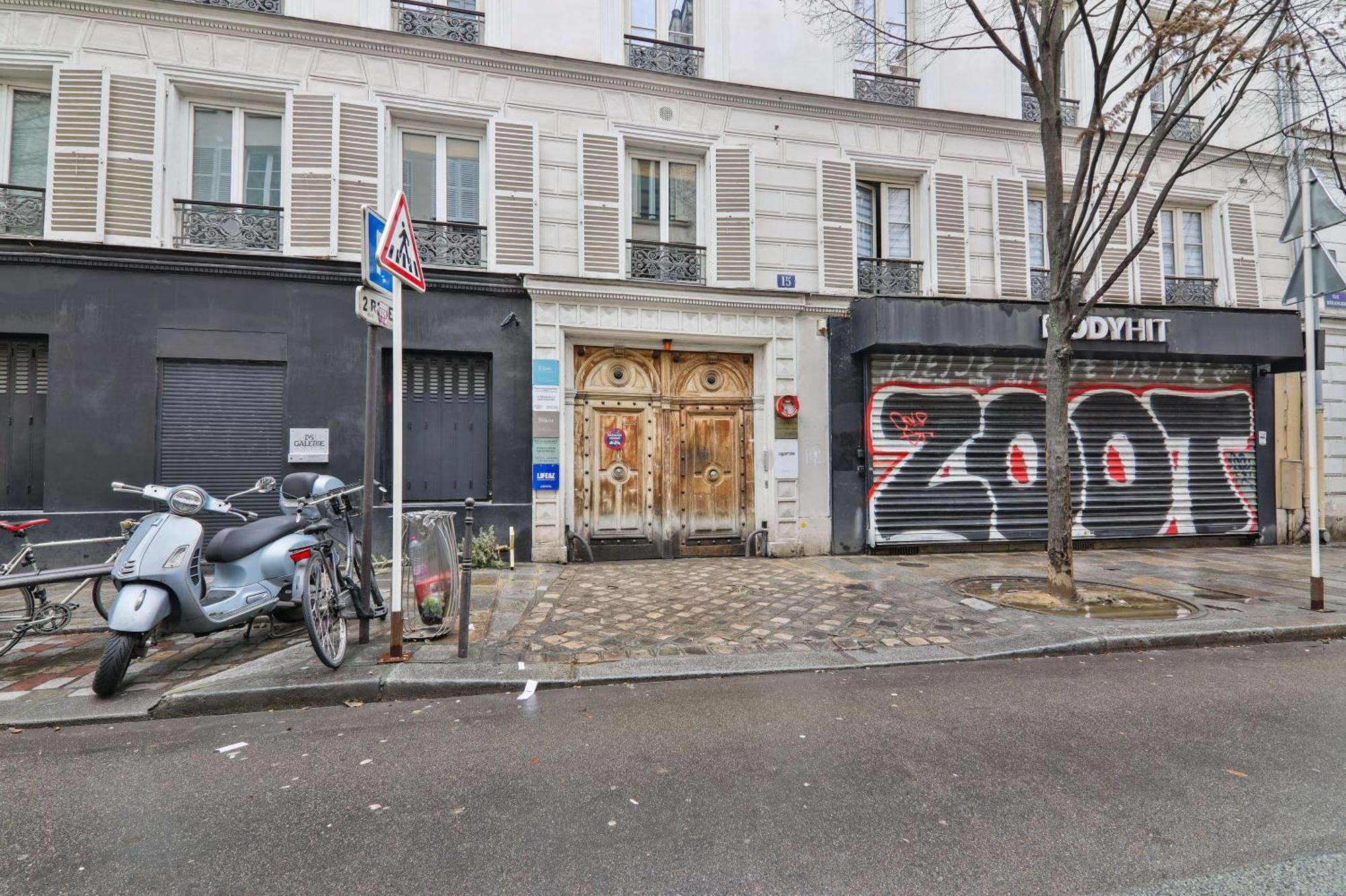 Superb Quartier Republique Free Netflix Parijs